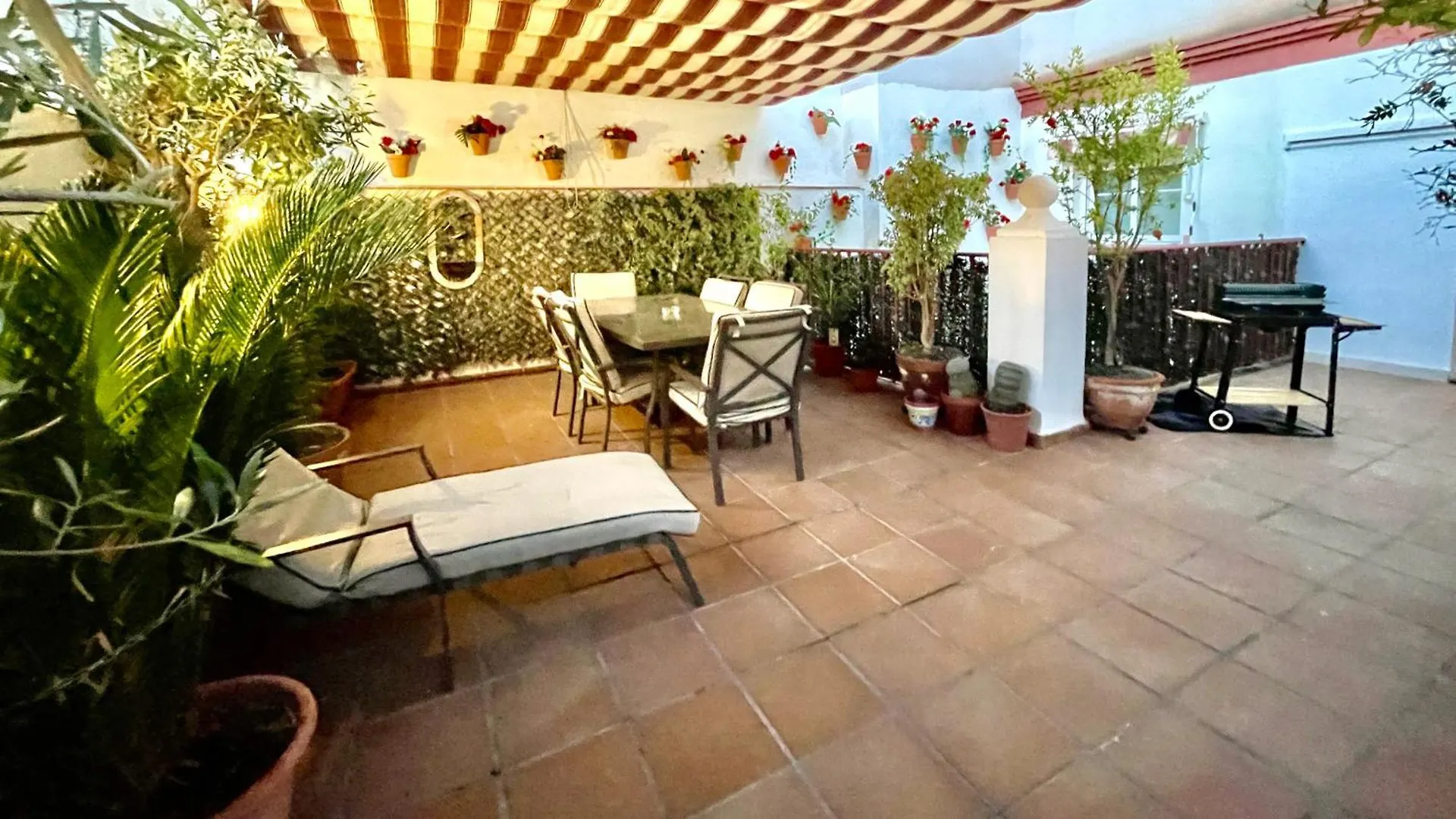 Maravilloso Apartamento Centrico De 70M2, Jardin Propio 40M2 Con Piscina Para Ninos Y Parking Opcional Málaga